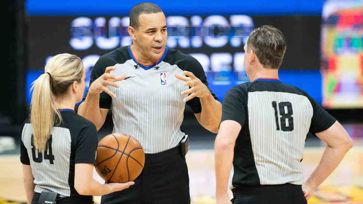 Do IU students get discounts on football tickets?